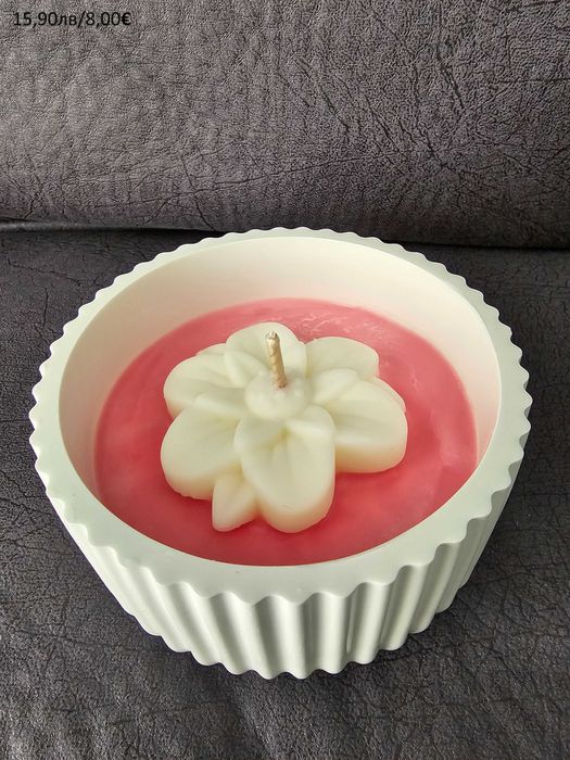 Букети с цветя от соев восък и ароматни свещи в керамични кашпи