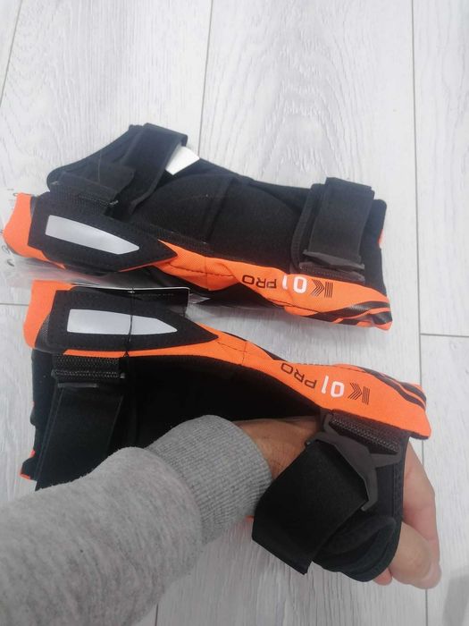 Genunchiere de protecție pentru motociclete