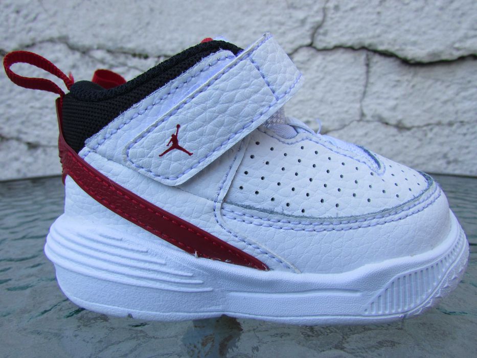 Детски маратонки Nike Jordan Max Aura 5