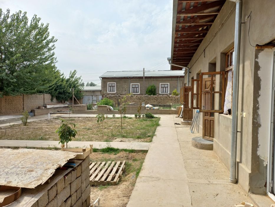 TOSHMI POSTDA 4km kirganda atpni ozida 6sotik 4ta xona uy sotilad