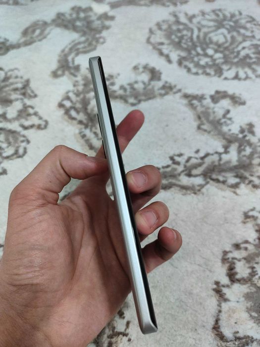 Срочно Продается телефон Realme GT 6 русская глобалка