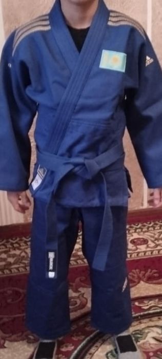 Форма спортивный 12-13 жастағы балаға арналған. Жап жаңа