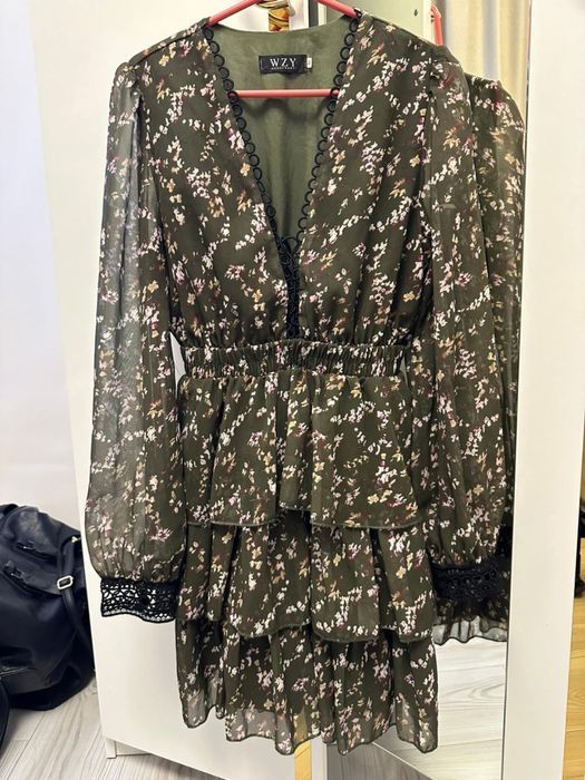 Продам платья , пиджак