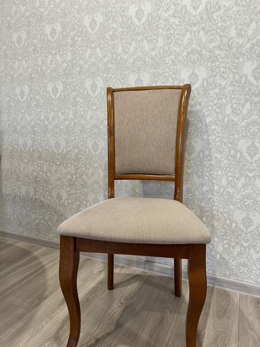 Стол со стульями