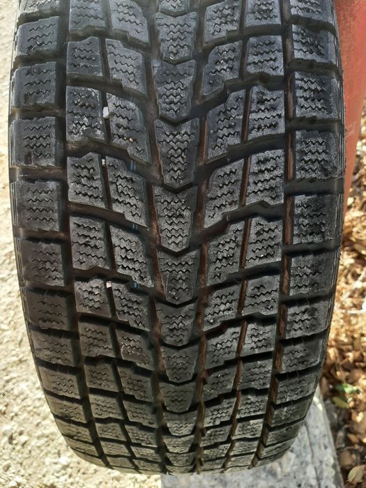 Продам шины 235/55/18 данлоп
