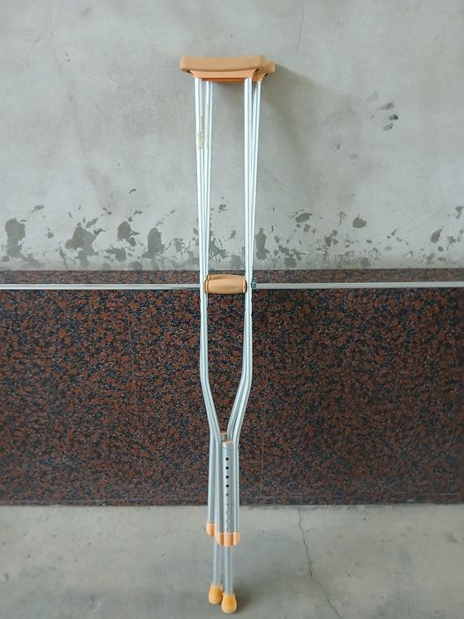 Костыли.  трости