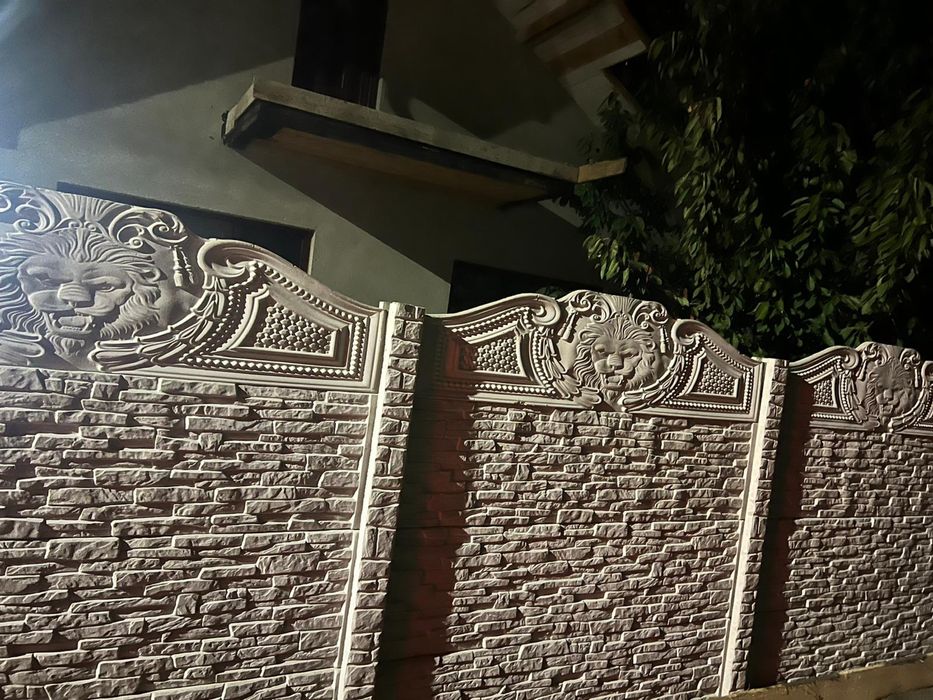 Gard Sipca lemn piatra stalpi beton