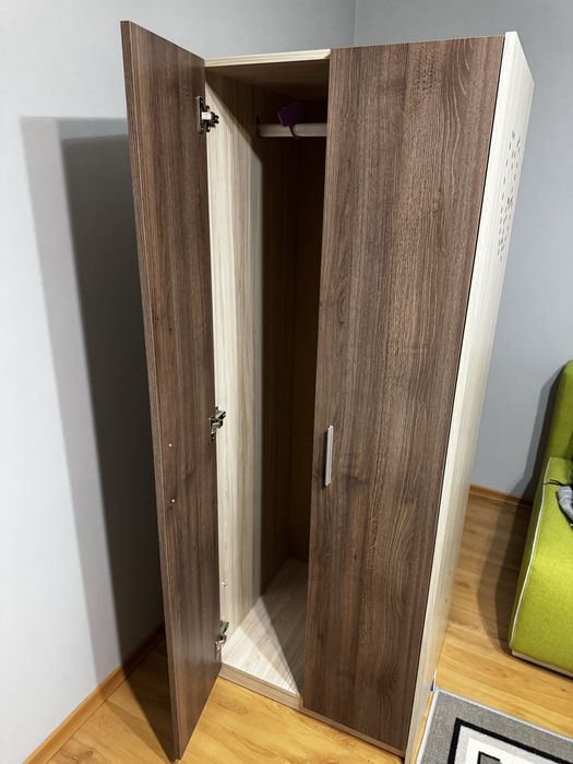 Малък двукрилен гардероб