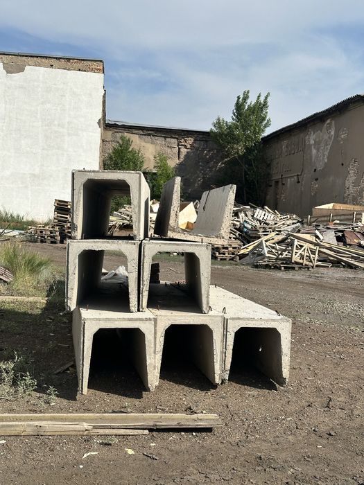 Продаются плиты,лотки,блоки