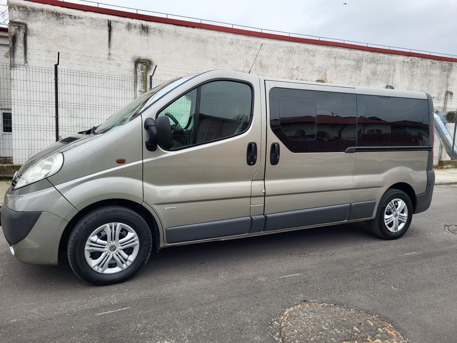 Opel vivaro 8+1 locuri 2013 lung ( renalut trafic)
