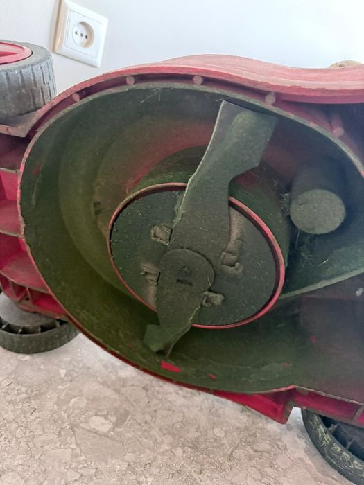 Газонокосилка электрическая
