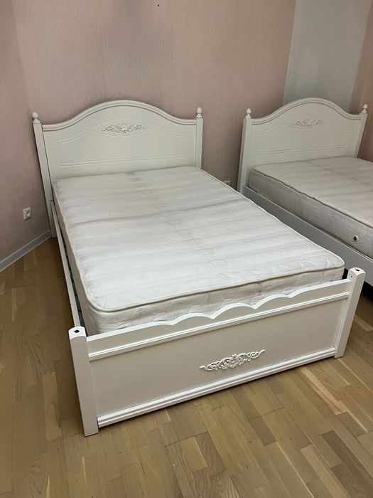 Продам кровать с матрасом срочно