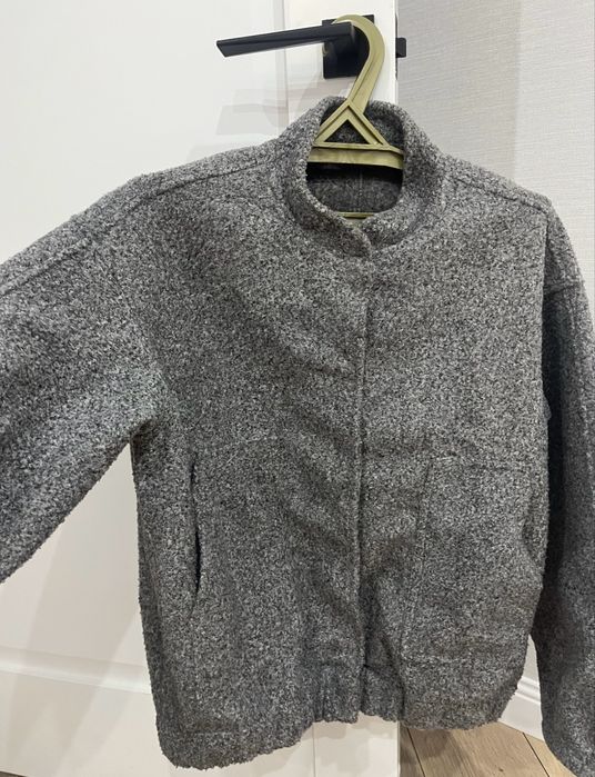 Продам бомбер новый