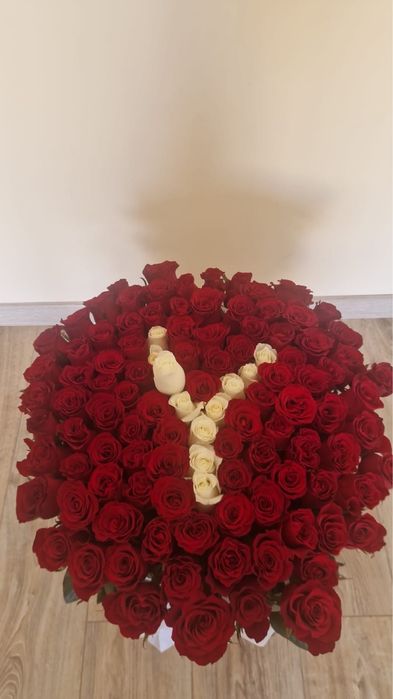 Цветы с именной буквой.