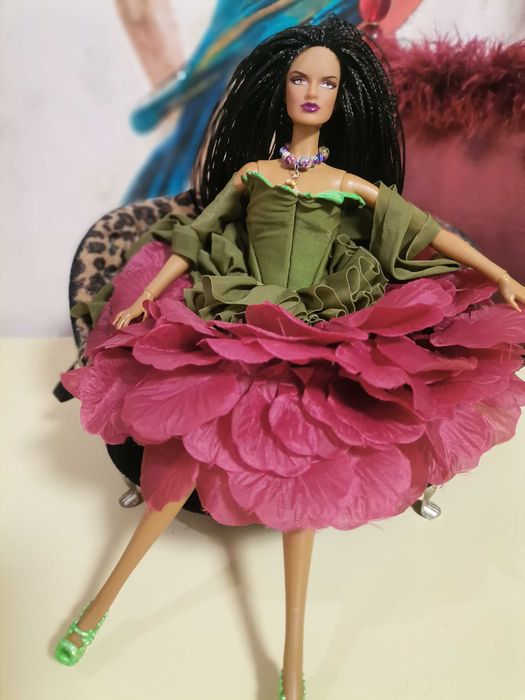 Разкошна модна кукла с дизайнерска рокля