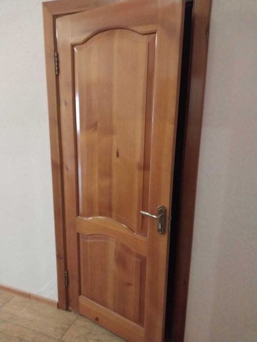 Продам межкомнатные двери 3 штуки