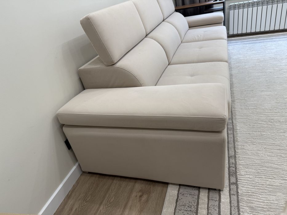 Продам диван в гостиную длина 3,2 м.