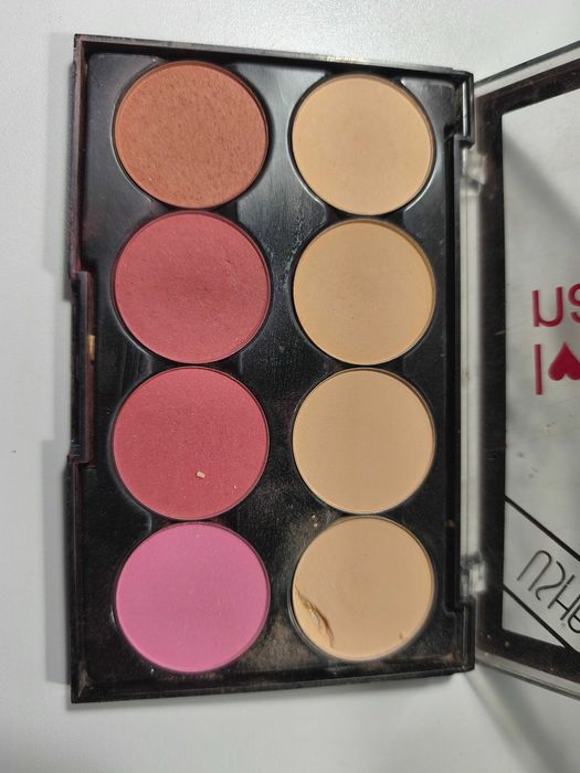 Палитри за грим . Професионална или лична употреба