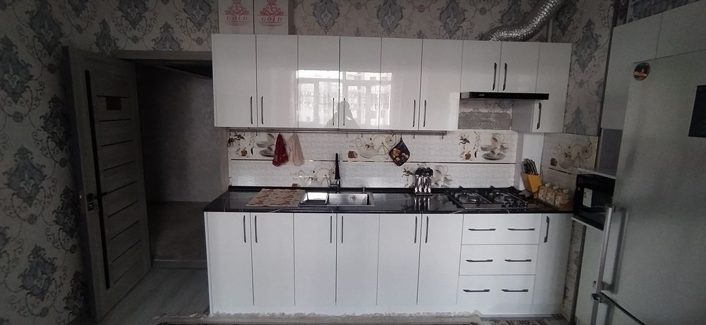 4 xonali Uy sotiladi