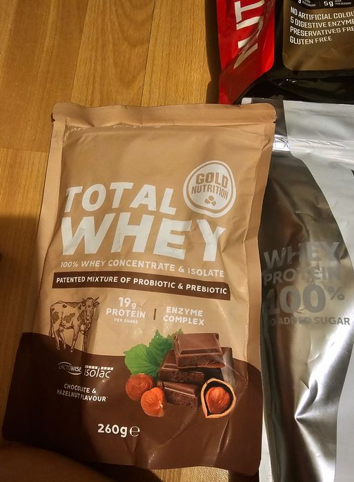 GoldNutrition pudra proteica Total Whey ciocolata si alune