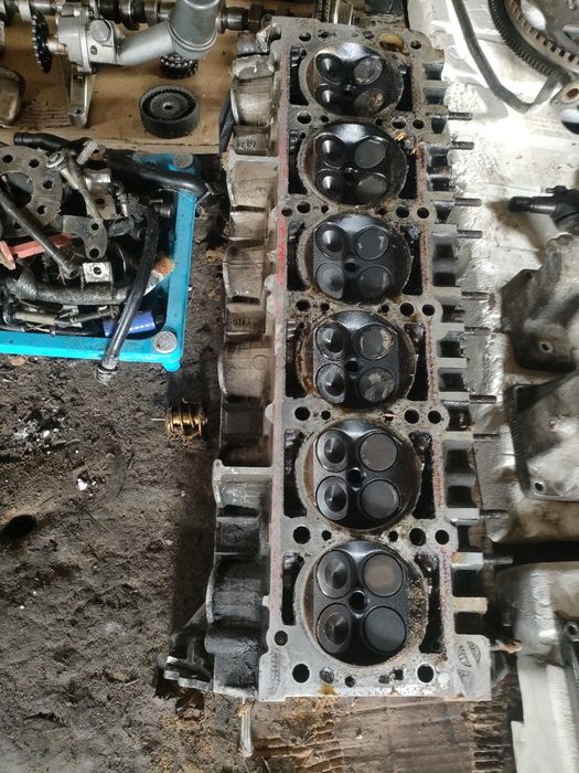 Мерседес М 104 в разборе