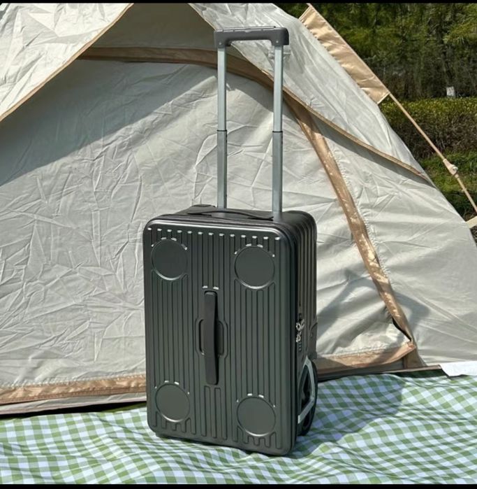 Чемодан с мощными колёсами новый