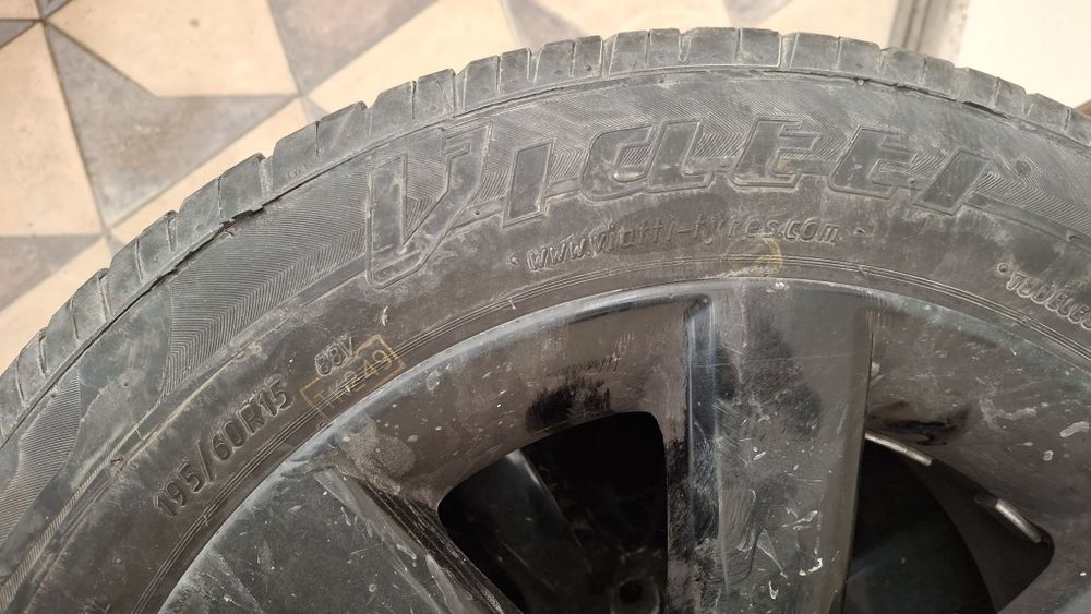 Продам сака диски с шинами р 15