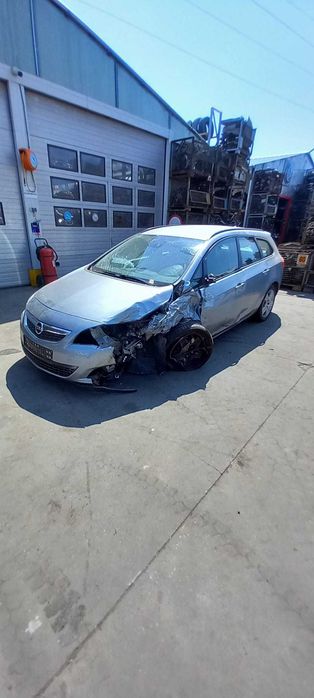 OPEL ASTRA J  an 2011 Dezmembrez/Dezmembram