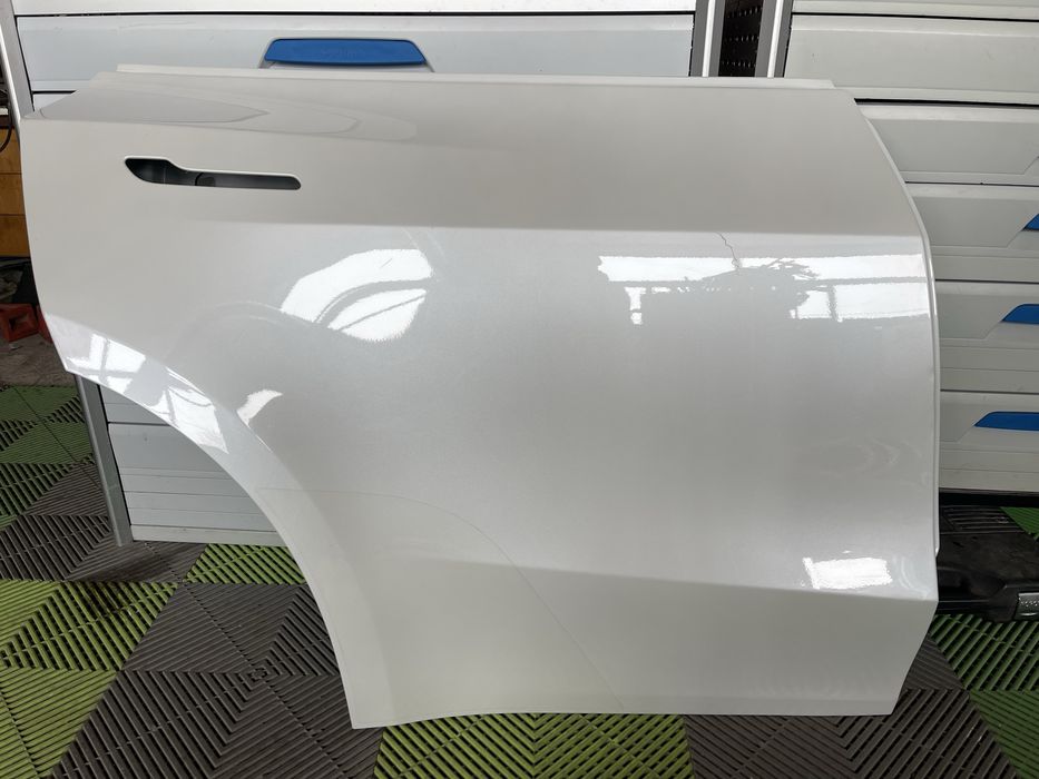 Tesla model Y врата