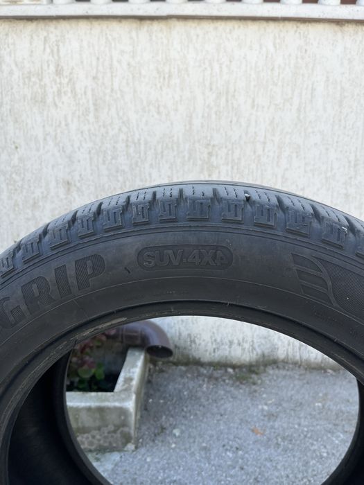 Комплект летни гуми 235,55,17, SUV, 240 лева.