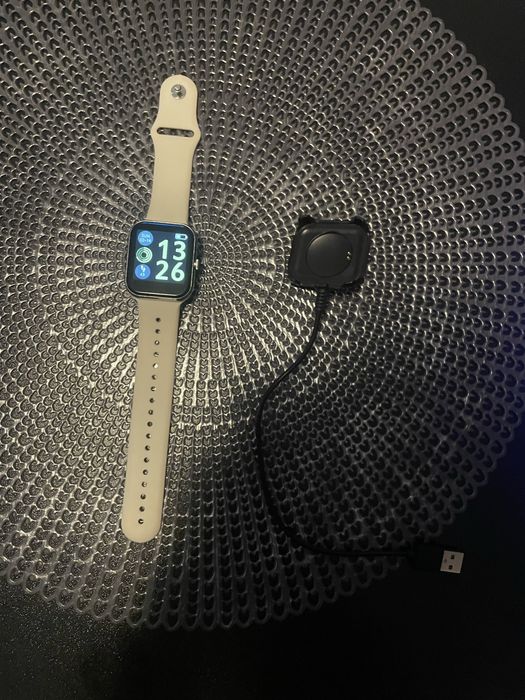 Ceas smartwatch.