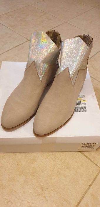 Дамски боти от естествен набук