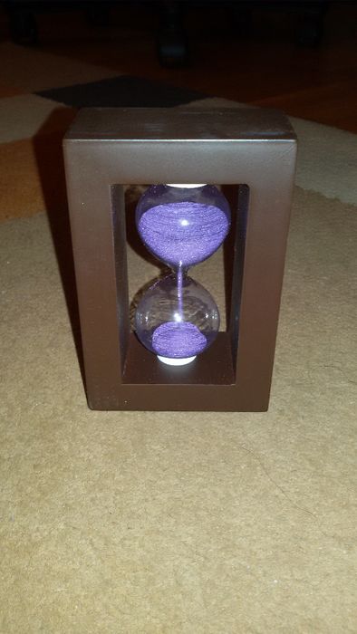 пясъчен часовник дърво и стъкло с цветен пясък