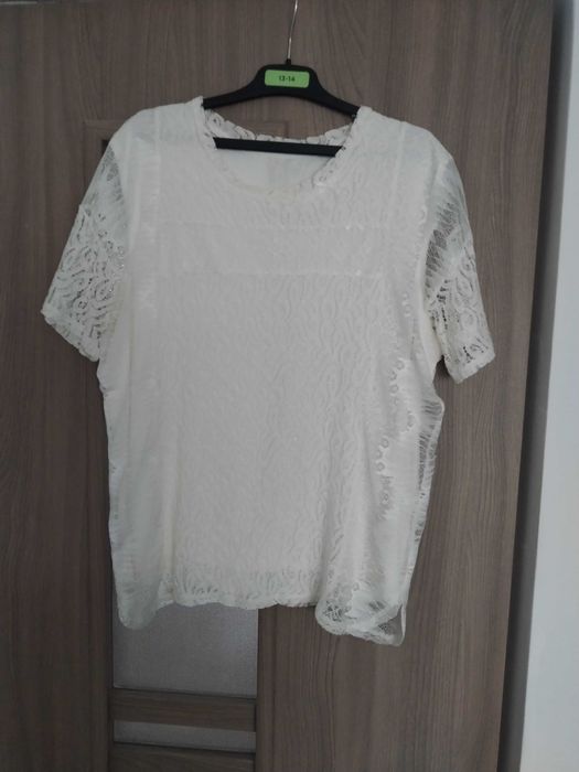 vand bluza alba de dantela si fusta neagra, mar. 42