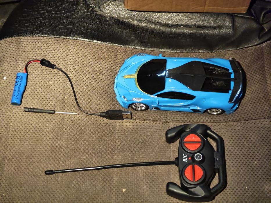 Машина с пультом. Жаңа.