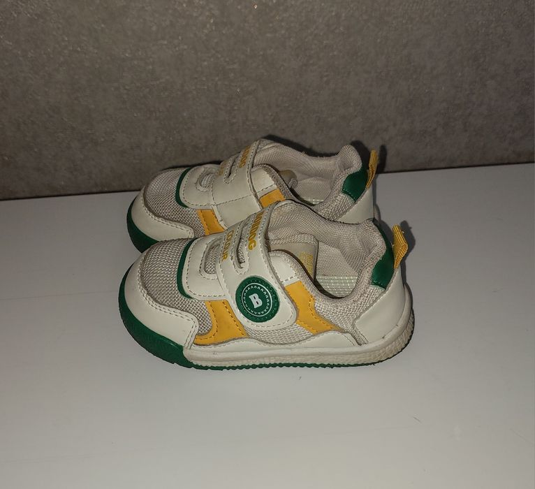 Продам детскую обувь