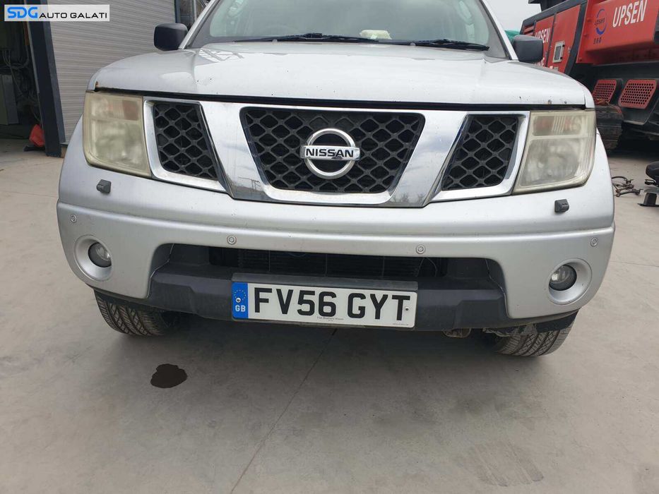 Bara Spoiler Fata cu Locas Senzori Parcare si Proiectoare Fara Grila cu Emblema Nissan Pathfinder 3 2004 - 2013 (zgarieturi) Culoare KL0 Silver Metallic [Q2553]