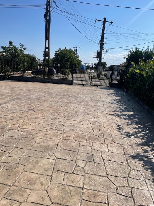 Vand casa  sat Garoafa