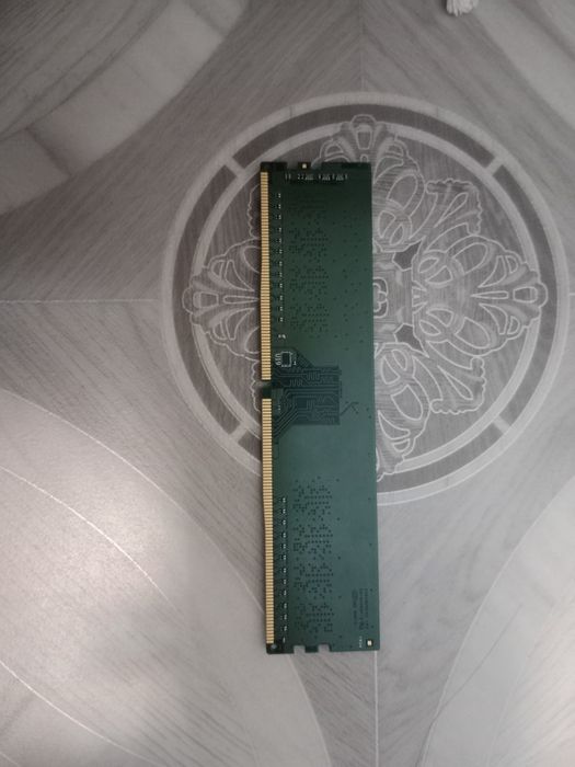 Оперативка ddr4 crucial