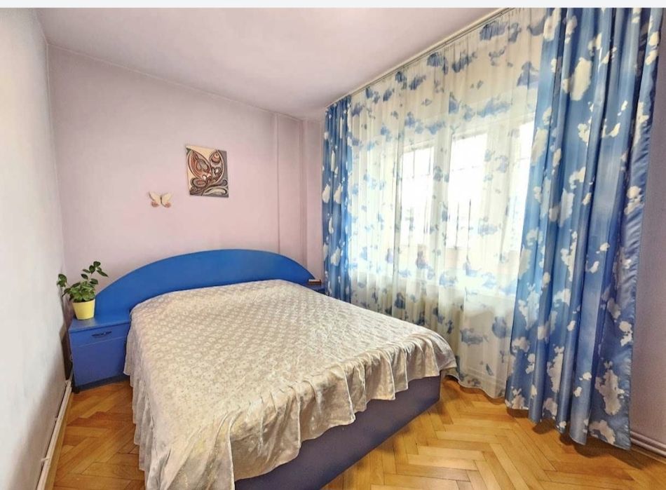 Vand apartament 3 camere, 2 bai , Tudor, etaj 2,zona Fortuna!