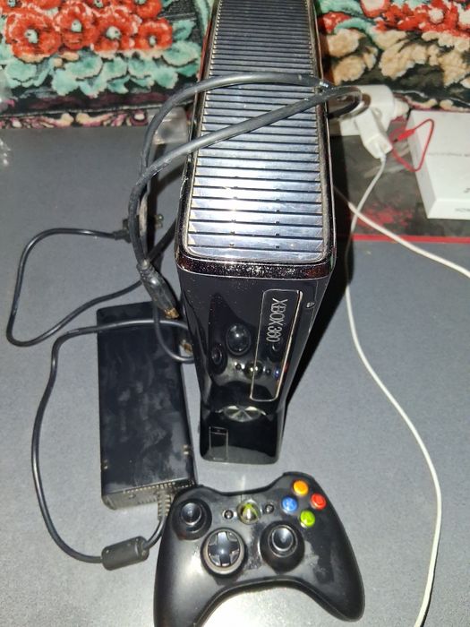 Vând Xbox360 in stare foarte bună de funcționare