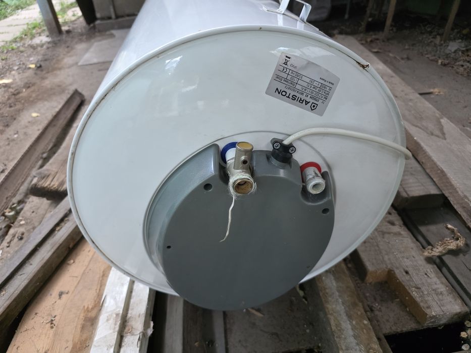 Водонагреватель Ariston 100л
