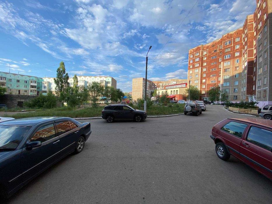 Продам 3-х улучшенной планировки район 8 мкр.