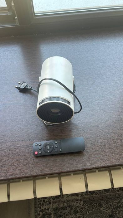 Проектор BLOT HY300 Android 11 / Wi-Fi / Bluetooth / AirPlay