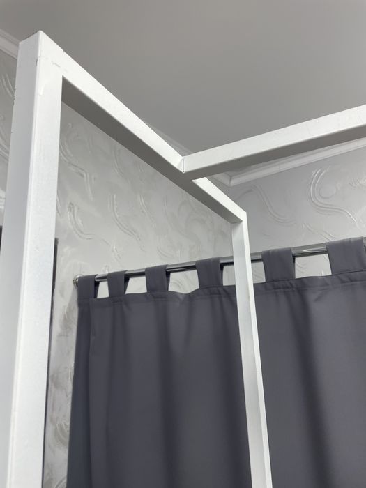 Продам стойку вешалку рейл для одежды