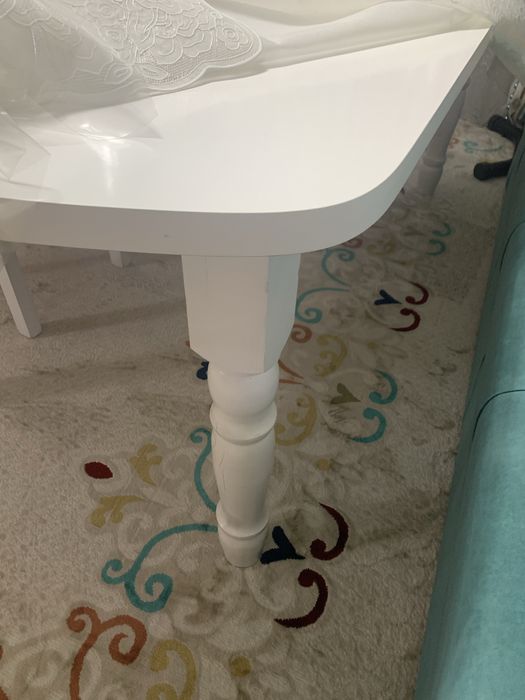 Стол для гостиной