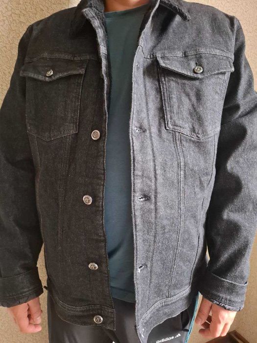 Продаётся новый джинсовой куртка