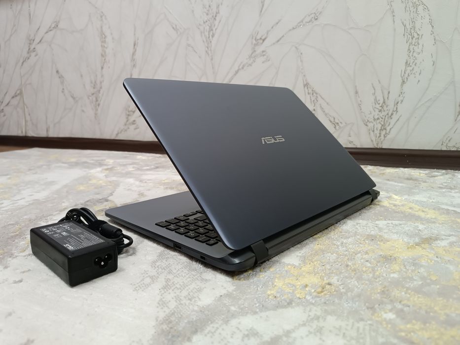 НОУТБУК Asus Windows 10 Full HD экран.