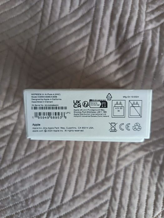 Vând căști airpods 4 cu ANC