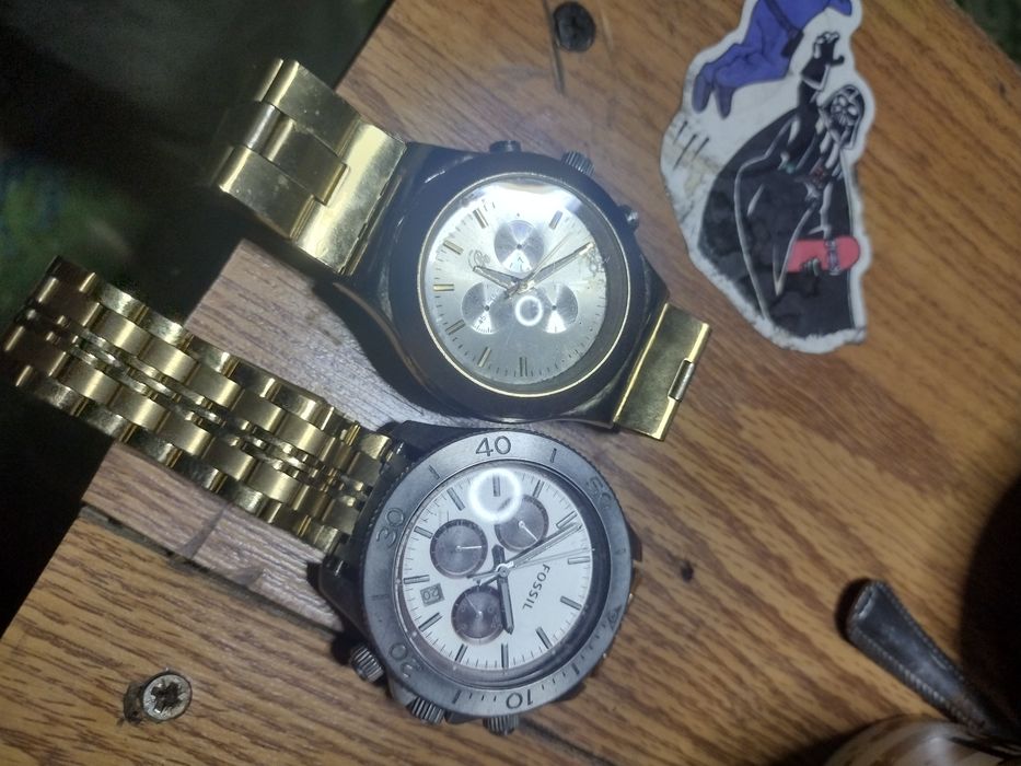 Vând ceasuri  funcționale Armani.. Fitbit ionic